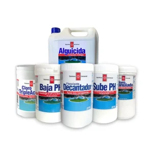 Kit de mantenimiento completo de piscina Química Universal con cloro, alguicida y correctores de pH.
