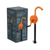 Bomba manual de trasvasije Truper con flujo de 0.3L por bombeo, cuerpo de hierro y tubo de acero de 1 metro para diesel y aceites.